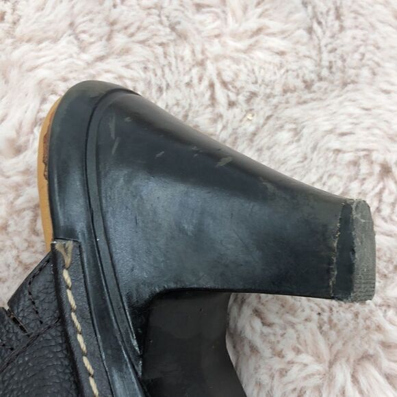 Sofft dark brown leather one buckle 3.5” heel - Picture 8 of 9